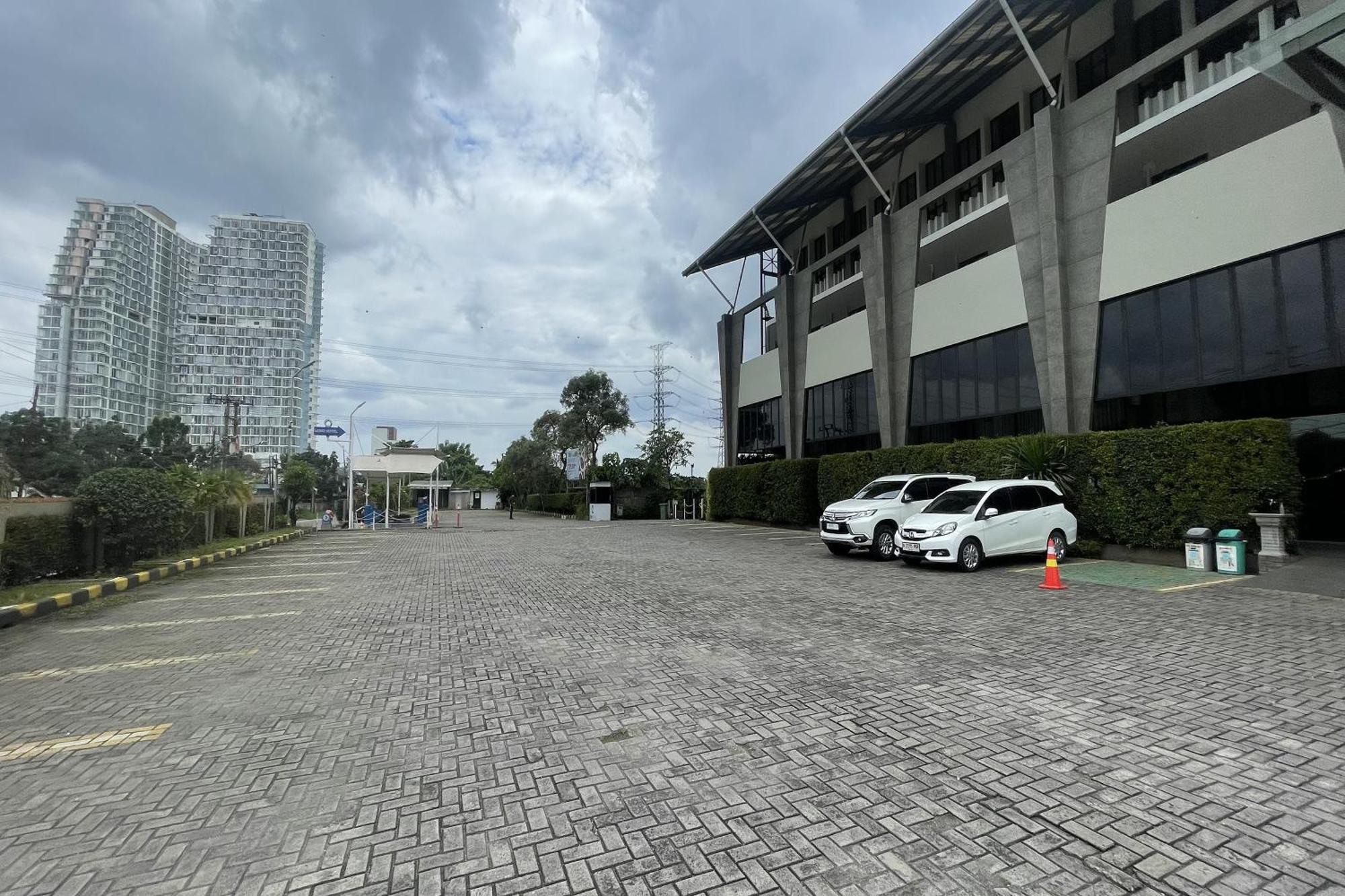 Lemo Hotel Serpong Tangerang Ngoại thất bức ảnh